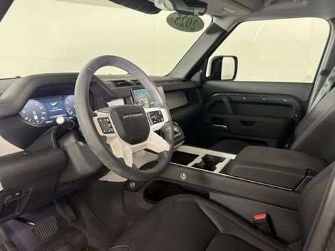 Used 2025 Land Rover Defender 110 S image 6