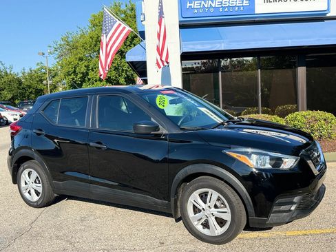 Used 2020 Nissan Kicks S FWD image 4