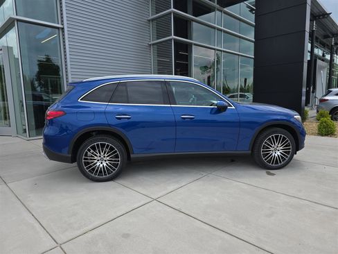 Used 2025 Mercedes-Benz GLC 300 4MATIC image 2
