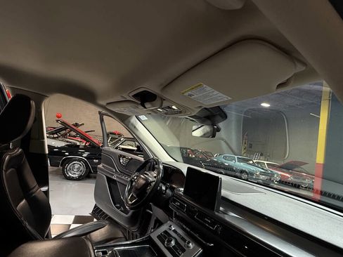 Used 2021 Lincoln Aviator AWD image 36
