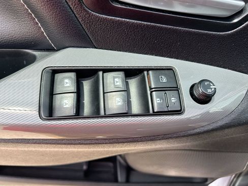 Used 2016 Toyota Sienna SE FWD image 13