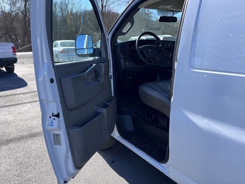Used 2019 GMC Savana 2500 Extended image 8