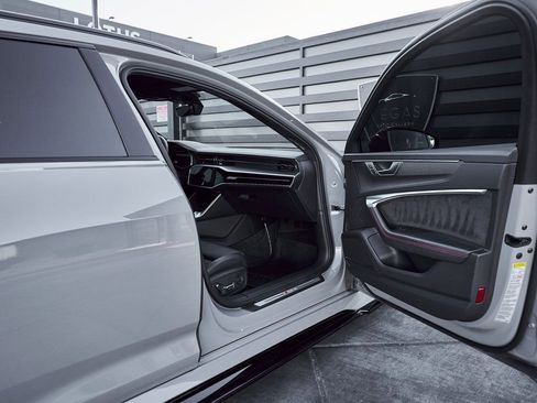 Used 2021 Audi RS 6 w/ Executive Package AWD/4WD image 27