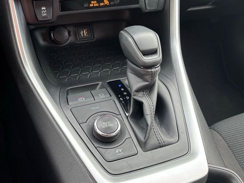 Used 2025 Toyota RAV4 LE image 12