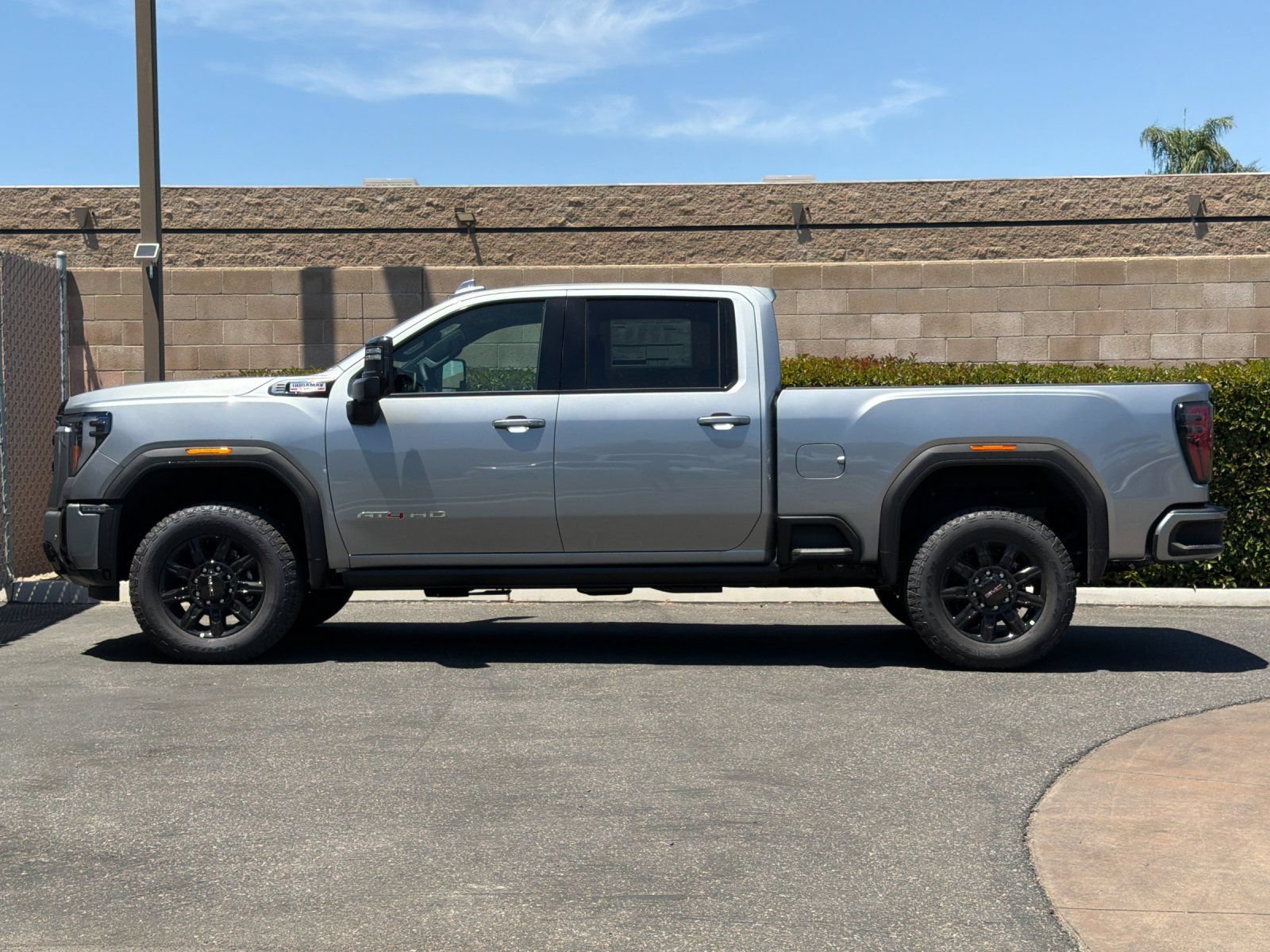 New 2026 GMC Sierra 2500 AT4 w/ AT4 Premium Plus Package AWD/4WD image 7
