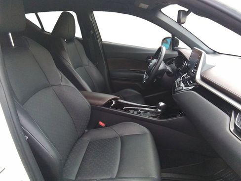 Used 2019 Toyota C-HR XLE image 15