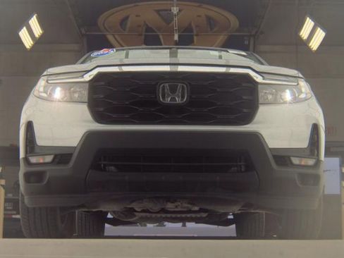 Used 2023 Honda Passport EX-L image 3