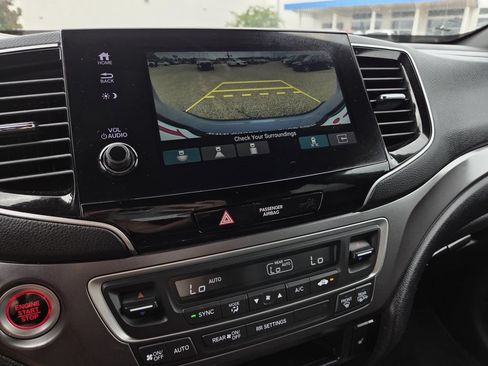 Used 2025 Honda Passport EX-L image 11