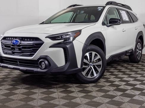 Used 2024 Subaru Outback Premium AWD/4WD image 2