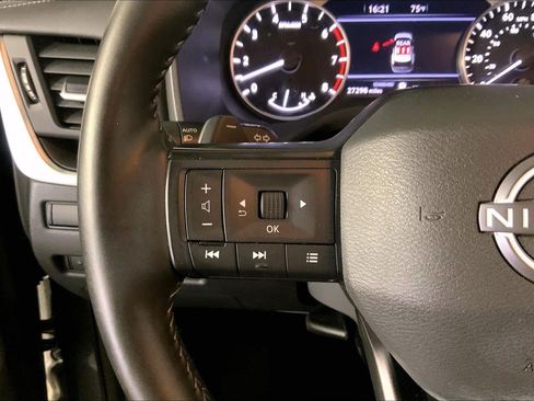 Used 2025 Nissan Rogue SV FWD image 18