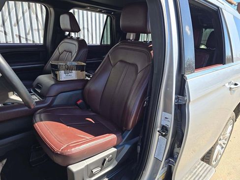 Used 2024 Ford Expedition Limited image 2