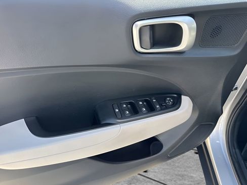 Used 2025 Hyundai Venue SEL FWD image 24