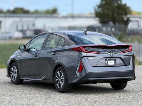 Used 2017 Toyota Prius Prime Plus w/ Carpet Mat Package FWD image 10