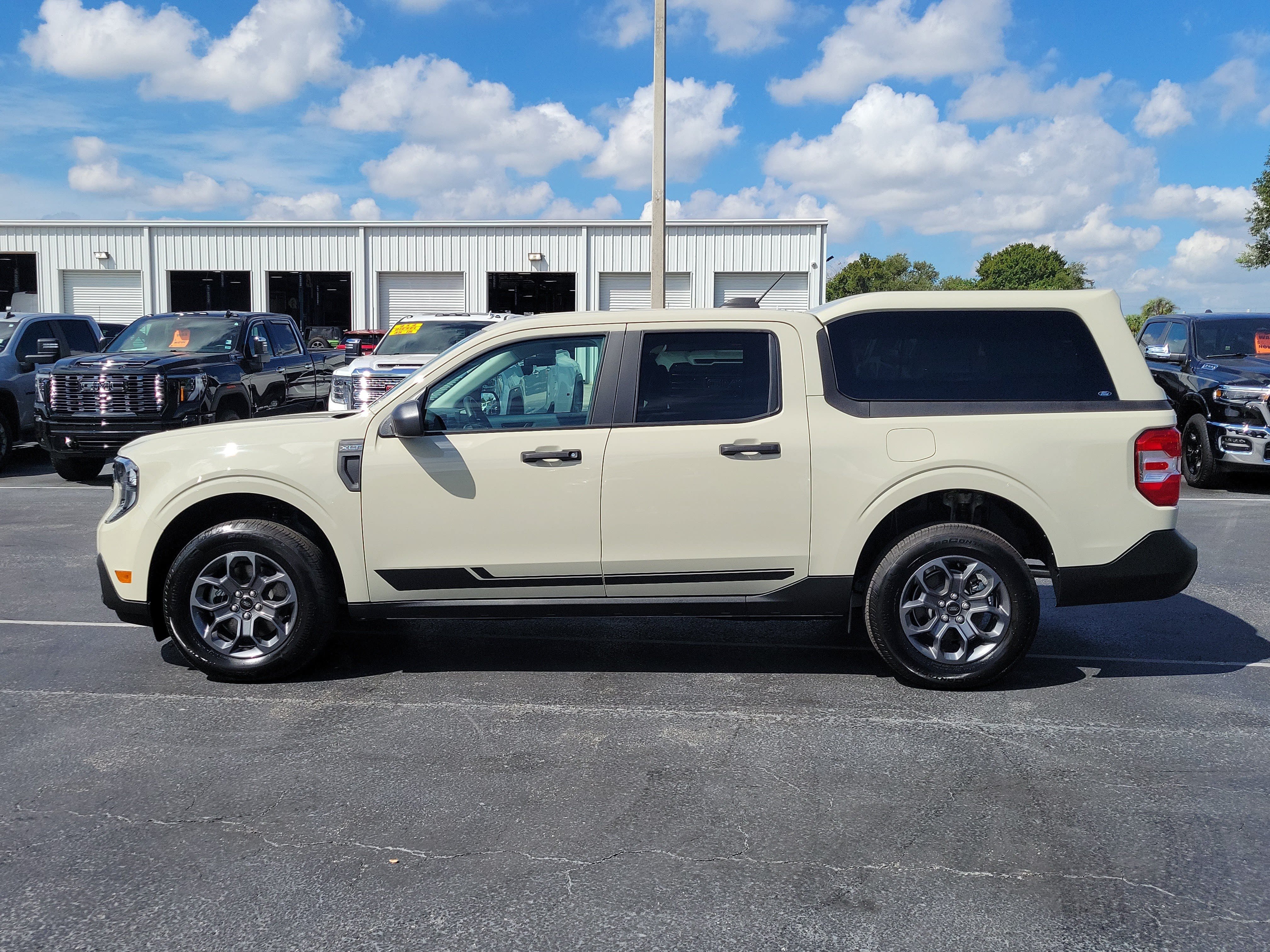 Certified 2025 Ford Maverick XLT FWD image 6