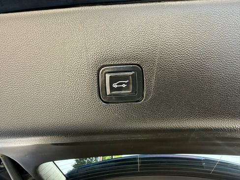 Used 2018 Chevrolet Traverse LT AWD/4WD image 15