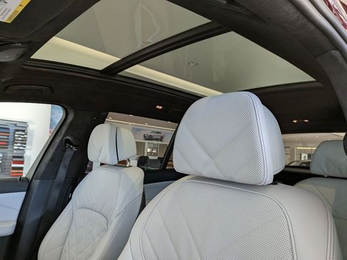 New 2026 BMW X7 xDrive40i w/ Premium Package image 17