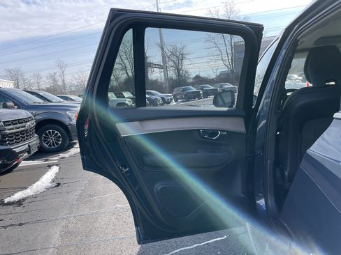 Used 2025 Volvo XC90 B6 Plus image 30