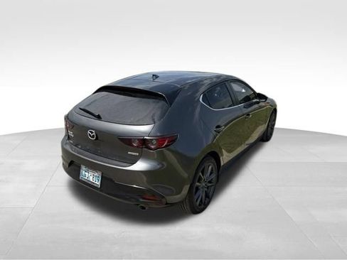 Used 2019 MAZDA MAZDA3 Hatchback w/ Preferred Package FWD image 3