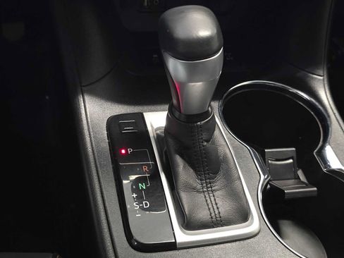 Used 2016 Toyota Highlander Plus AWD/4WD image 16