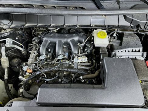 Used 2023 Nissan Pathfinder SV image 9