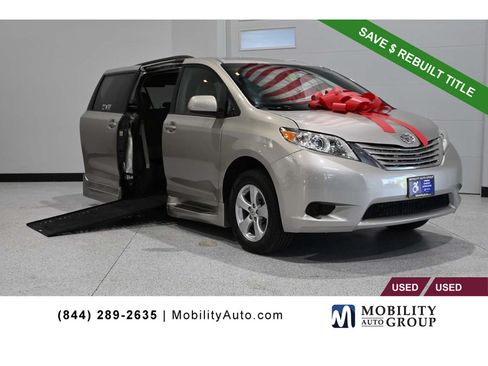 Used 2015 Toyota Sienna LE FWD image 1