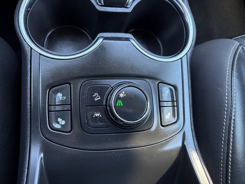 Used 2023 GMC Terrain SLT image 20