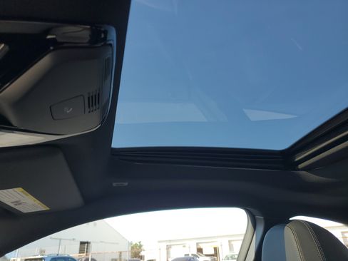 Used 2025 BMW 230i Coupe w/ M Sport Package image 28