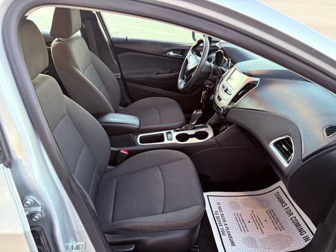 Used 2018 Chevrolet Cruze LS image 18