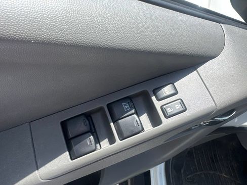 Used 2018 Nissan Frontier SV RWD image 12