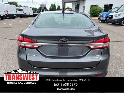 Used 2018 Ford Fusion SE image 12