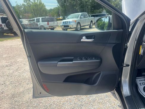 Used 2021 Kia Sportage LX FWD image 13