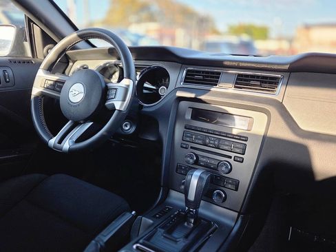 Used 2013 Ford Mustang Coupe RWD image 15