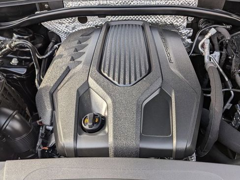 Certified 2025 Porsche Macan image 28