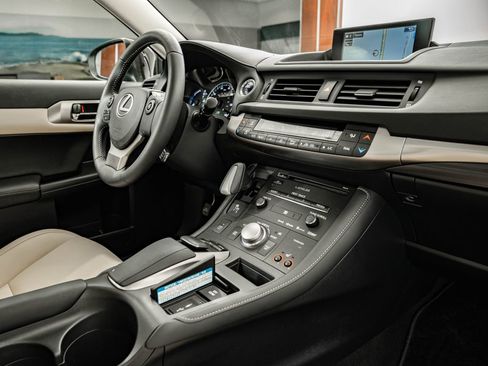 Used 2014 Lexus CT 200h FWD image 45