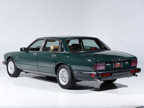 Used 1988 Jaguar XJ6 image 4