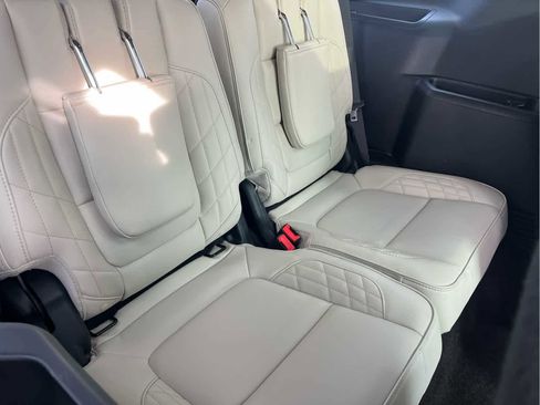 Used 2017 Ford Explorer Platinum image 23