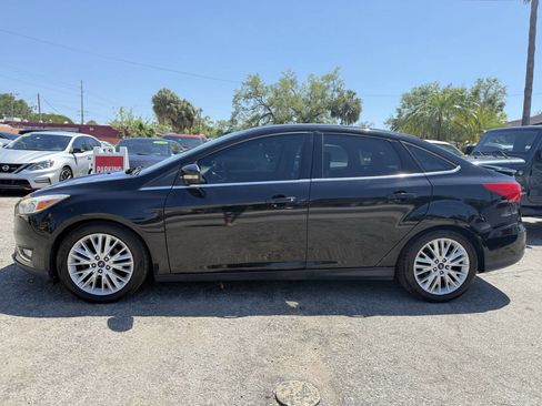 Used 2017 Ford Focus Titanium FWD image 4