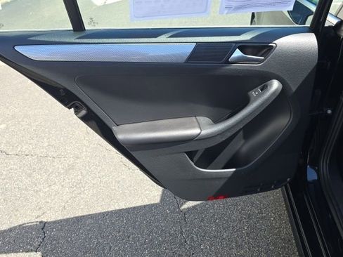 Used 2015 Volkswagen Jetta SE FWD image 19