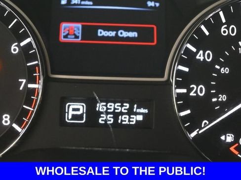 Used 2014 Nissan Pathfinder SV FWD image 20