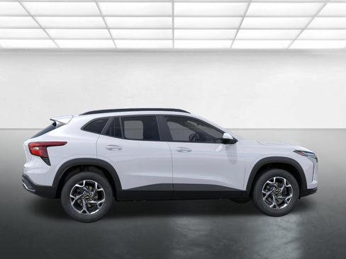 New 2026 Chevrolet Trax LT w/ Sunroof Package FWD image 6