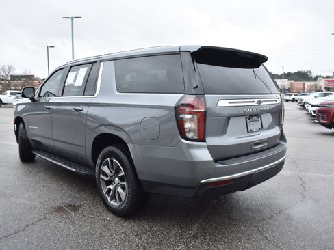 Used 2022 Chevrolet Suburban LT w/ Luxury Package image 7