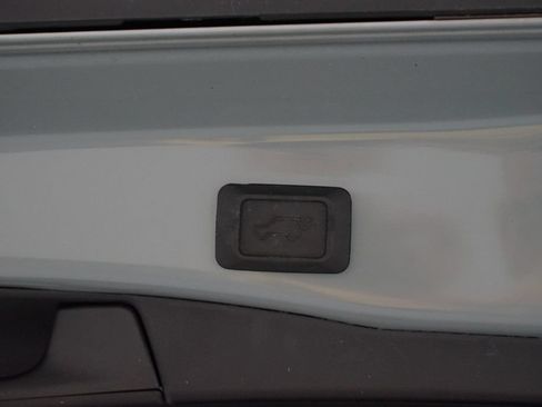 Used 2022 Toyota RAV4 XLE w/ Convenience Package FWD image 34