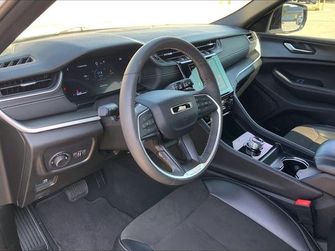 Used 2024 Jeep Grand Cherokee L Altitude AWD/4WD image 15