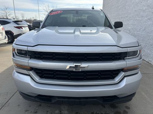 Used 2019 Chevrolet Silverado 1500 Custom w/ Custom Convenience Package image 2