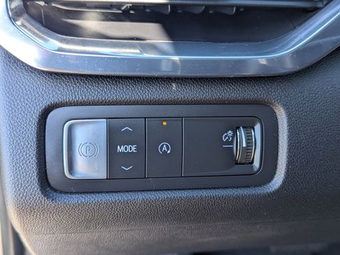 Used 2025 GMC Acadia Elevation image 15