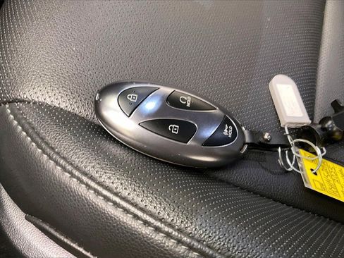 Certified 2025 Hyundai Santa Cruz SEL image 10