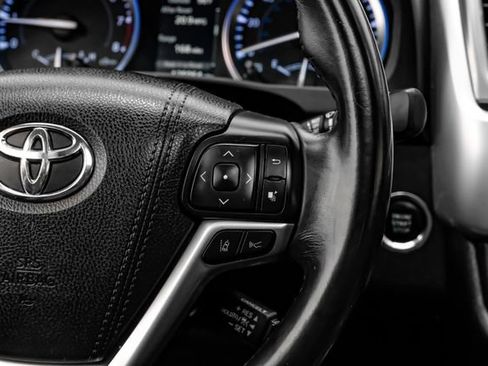 Used 2017 Toyota Highlander XLE AWD/4WD image 22