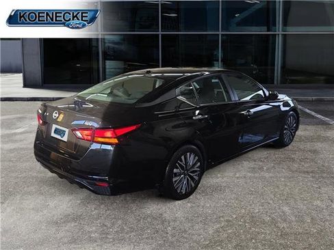 Used 2023 Nissan Altima 2.5 SV FWD image 5