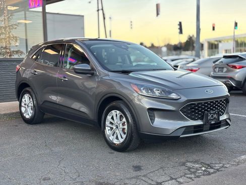 Used 2021 Ford Escape SE image 4