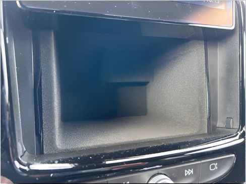 Used 2023 Chevrolet Traverse LT image 13